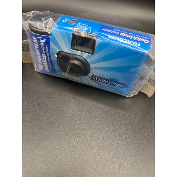 Vintage Fujifilm QuickSnap Outdoor 35mm One Time Use Camera Creest Whitestrip - Picture 1 of 2